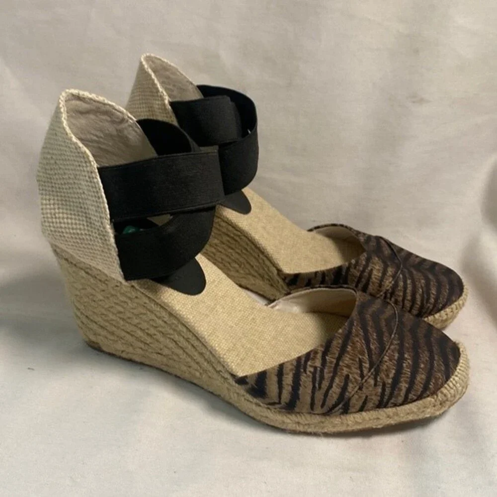 sexy wedge Adrienne Vittadini platform sandal Birna Espadrille zebra  8.5 animal